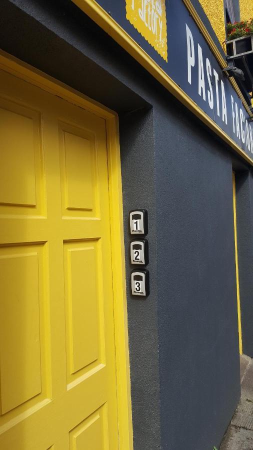 גלוואיי Pasta Factory Guest Rooms מראה חיצוני תמונה