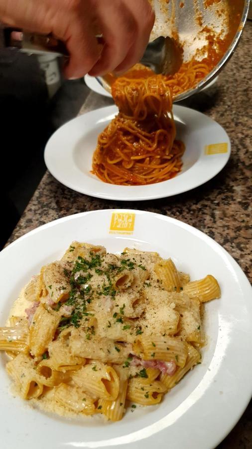 גלוואיי Pasta Factory Guest Rooms מראה חיצוני תמונה