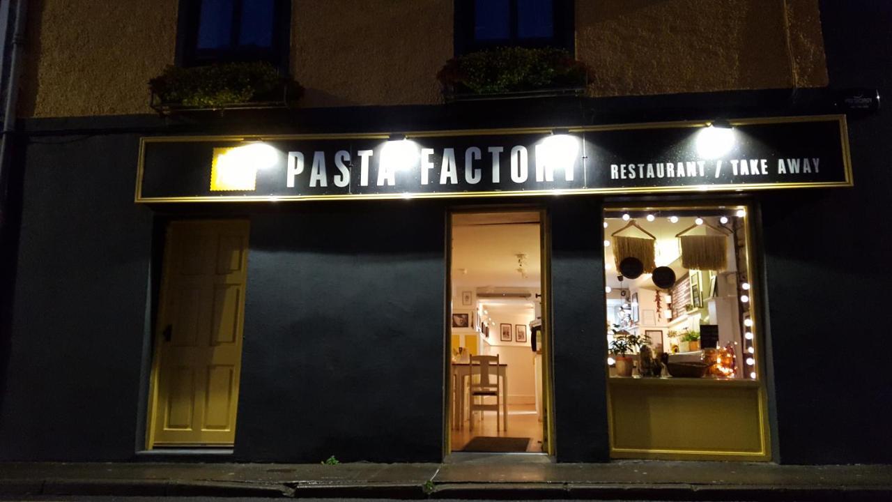 גלוואיי Pasta Factory Guest Rooms מראה חיצוני תמונה