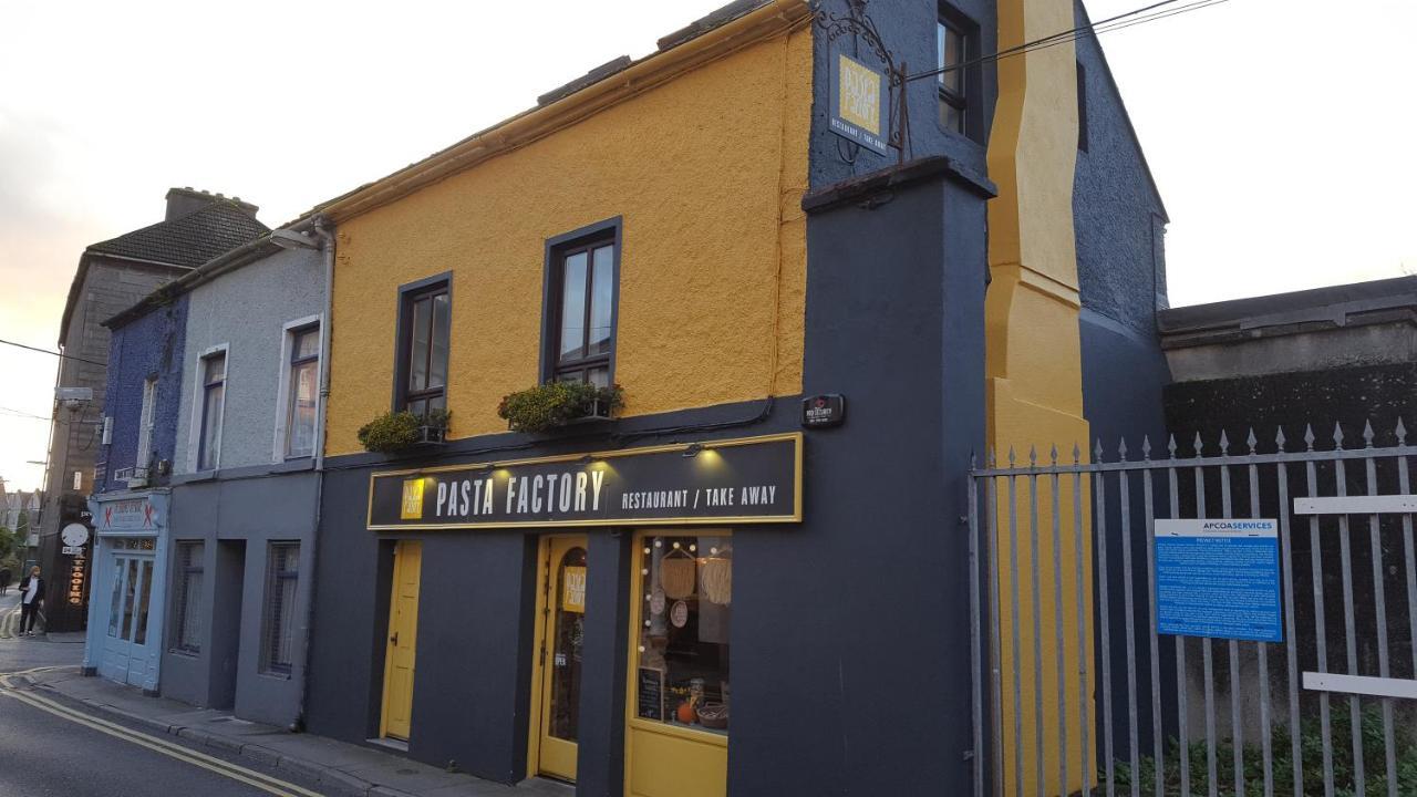 גלוואיי Pasta Factory Guest Rooms מראה חיצוני תמונה