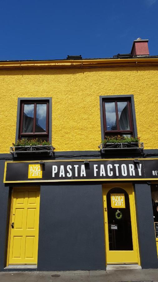 גלוואיי Pasta Factory Guest Rooms מראה חיצוני תמונה